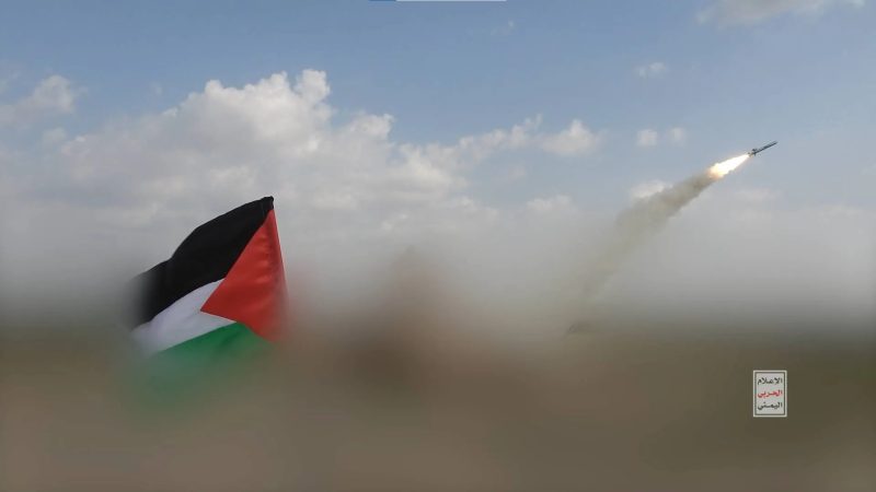 صورة نشرتها جماعة أنصار الله لإطلاق صواريخ نحو "إسرائيل"