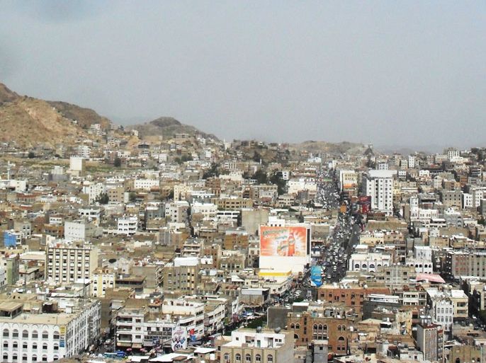 اتهامات لمحافظ تعز بإسقاط الأسر الأشد فقرا من برنامج الغذاء العالمي