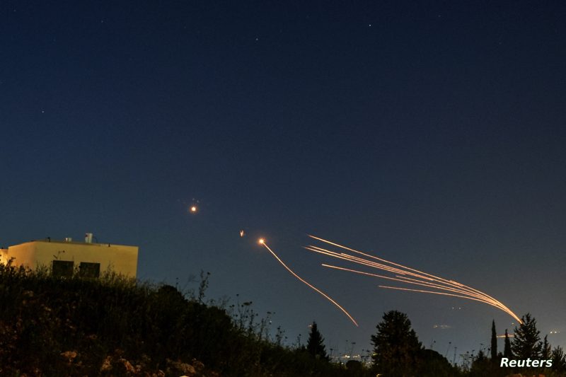 إسرائيل تتخوف من إطلاق مئات الصواريخ الباليستية من إيران ردا على هجومها