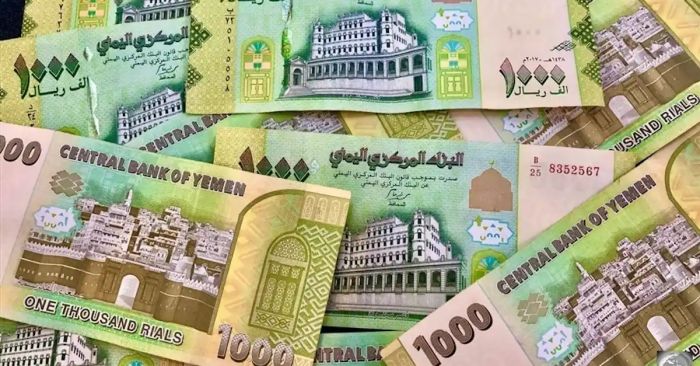الريال اليمني يواصل انهياره ويسجل رقم قياسي جديد