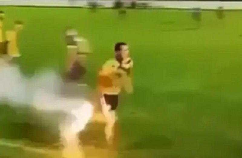 مفرقعة “كوبرا 6” تحول احتفال لاعب بالفوز إلى كابوس مرعب