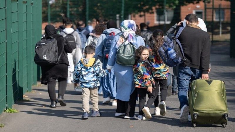 ألمانيا تطرد 1000 مهاجر وتقدم تبريرا