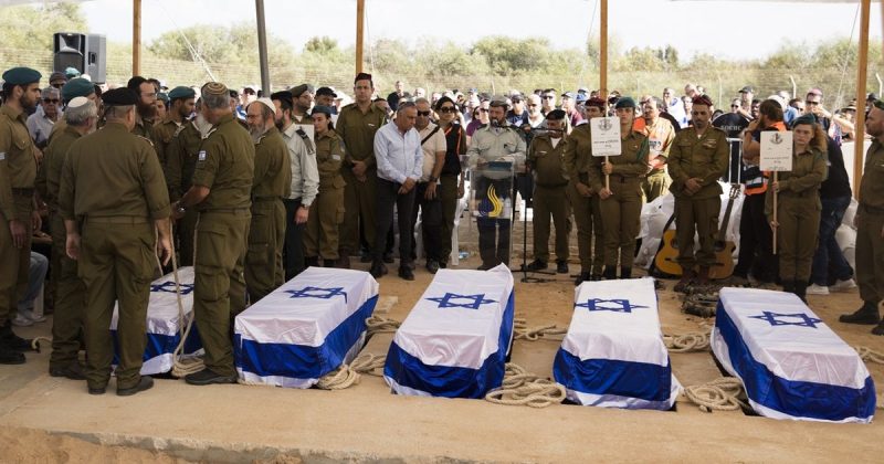 مقتل جندي ورائد في لبنان.. ومسيّرة لحزب الله تدخل الملايين إلى الملاجئ