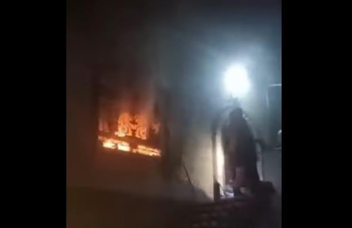 مجهولون يحرقون منزل مواطن في إب