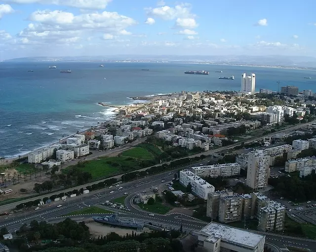 دوي انفجارات في حيفا وخليجها والجيش الإسرائيلي يعلن اعتراض 5 صواريخ انطلقت من لبنان