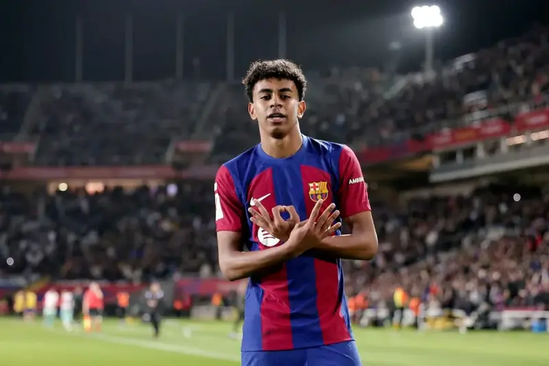   نجم برشلونة لامين يامال تعرض لهتافات عنصرية بالكلاسيكو