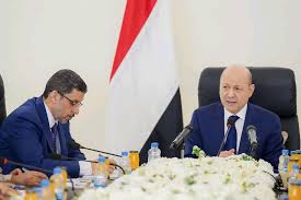 في ظل صراعات اجنحة التحالف.. العليمي يوقف نفقات بن مبارك