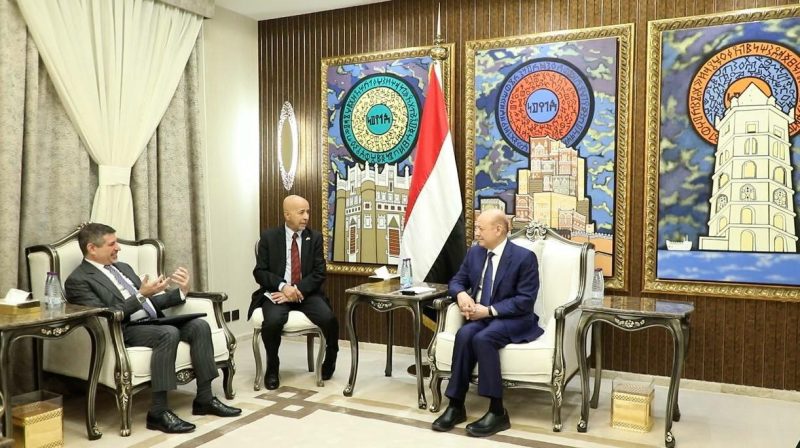 مباحثات يمنية أمريكية بشأن جهود السلام والعقوبات على الشيخ حميد الأحمر