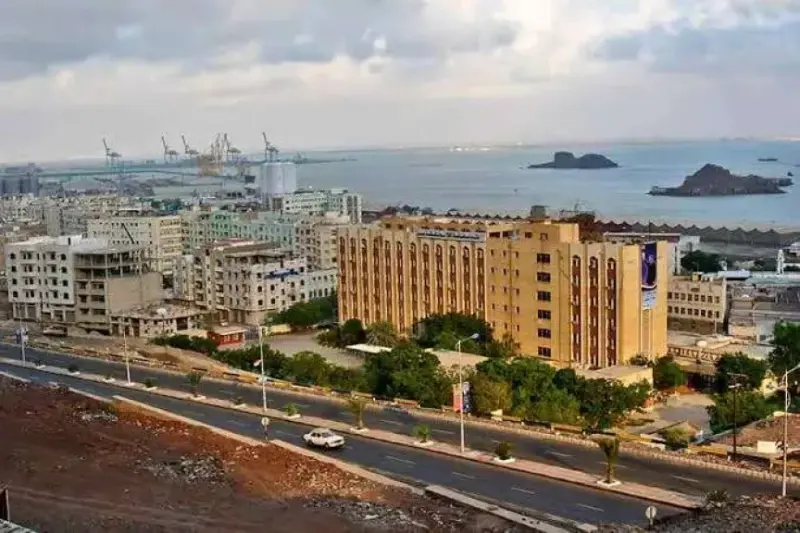 صحافي يكشف تفاصيل عرقلة مشروع هام في عدن