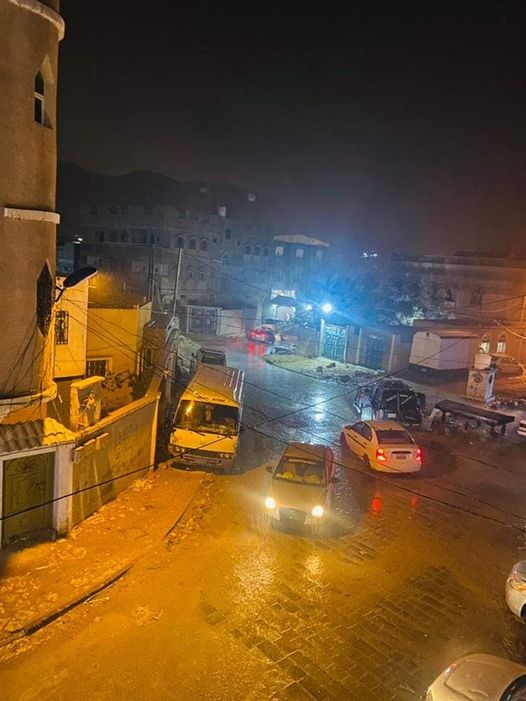 سواحل حضرموت تشهد هذه اللحظات أمطارًا غزيرة وعواصف رعدية متواصلة