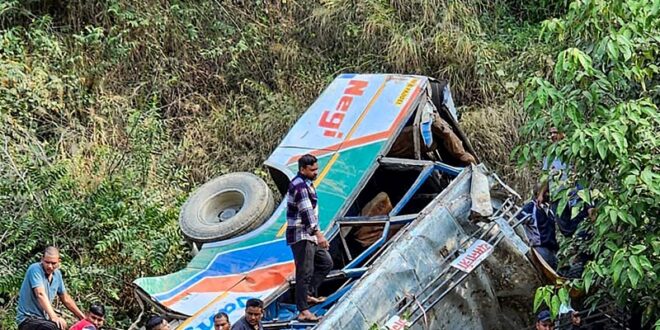 وفاة 36 شخصاً وإصابة 24 آخرين إثر سقوط حافلة ركاب في وادٍ عميق شمال الهند