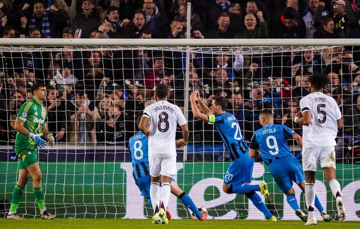 أستون فيلا يتجرع الخسارة الأولى في دوري الأبطال