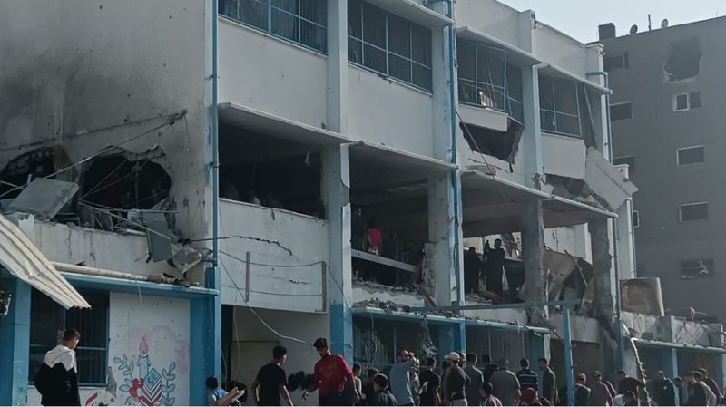 10 شهداء بمجزرة داخل مدرسة لـ”الأونروا” بمخيم الشاطئ