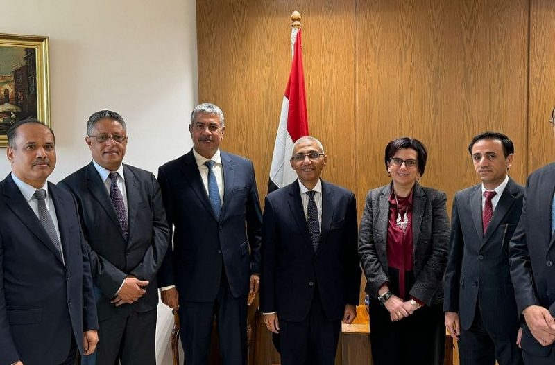 مصر ..سفير اليمن يبحث مع الخارجية المصرية ملف المدارس اليمنية المغلقة