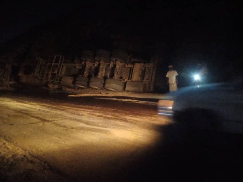 عاجل: انقلاب قاطرة مازوت بتريم ووفاة سائقها