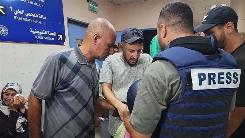 بعد إصابته في الرأس.. الأردن يُجلي مصور الجزيرة علي العطار من غزة للعلاج