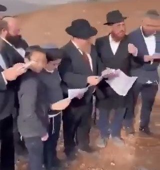 فيديو: حاخامات وأطفالهم في الأراضي السورية المحتلة .. وسط مخاوف من بؤرة استيطان جديدة