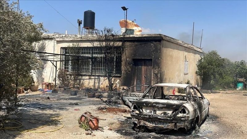 مستوطنون إسرائيليون يحرقون منزلًا ومتجرًا وسيارة شمال الضفة الغربية