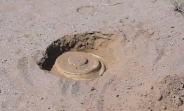 وفاة مواطن وإصابة طفلته جراء انفجار مقذوف حربي في مأرب