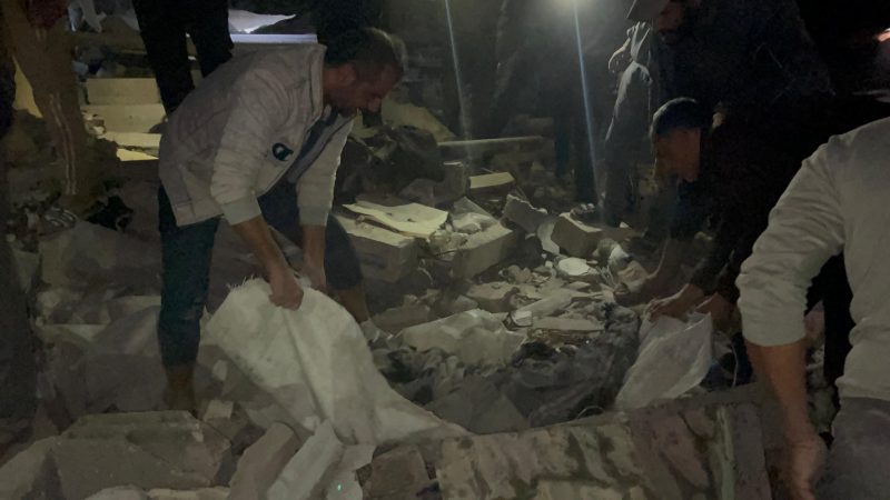 غارات إسرائيلية مكثفة على غزة تخلف 63 شهيدًا وسط ترقب لهدنة محتملة