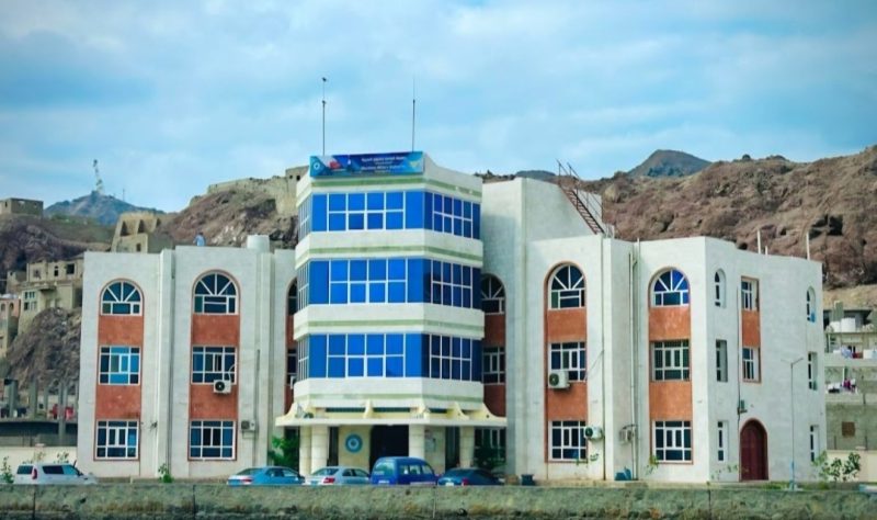 الهيئة العامة للشؤون البحرية توضح بشأن الموافقة على مد كابل ألياف ضوئية إلى الحديدة  