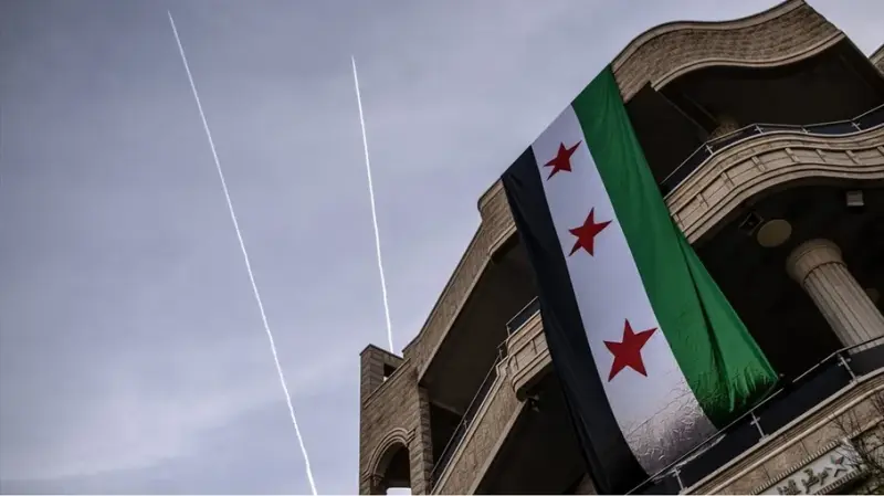 فورين أفيرز: واشنطن تستطيع مساعدة سوريا بسحب قواتها من هناك ورفع العقوبات