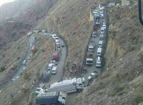 مقتل جندي وإصابة ثلاثة آخرين في حادث مروري مروع على طريق هيجة العبد بتعز