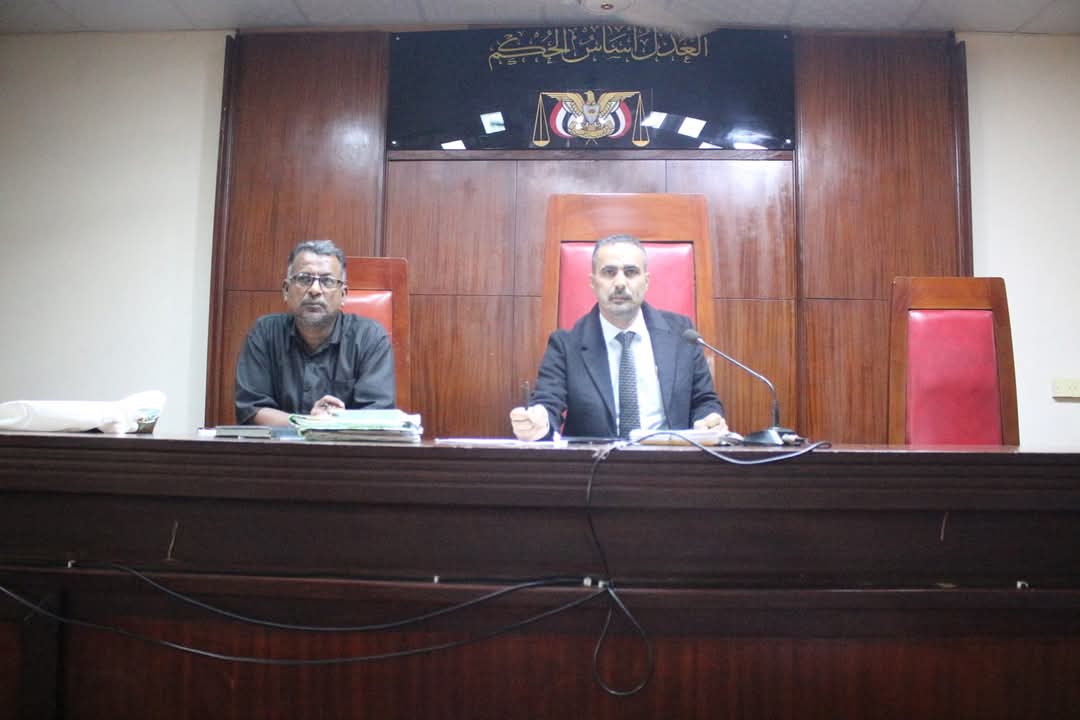 محكمة دار سعد الابتدائية تعقد جلستها الثالثة في قضية مقتل أكرم اليافعي