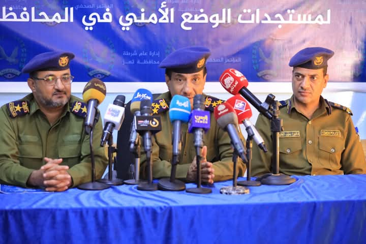 شرطة تعز تعقد مؤتمرا صحفيا للوقوف على قضية مقتل المواطن الشرعبي