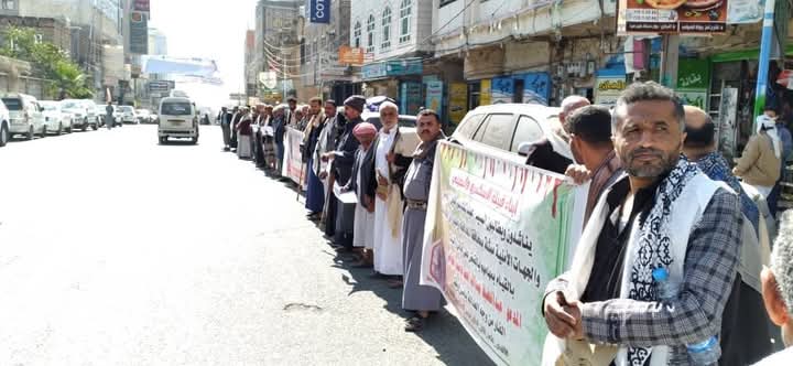 إحتجاجات في إب للمطالبة بالقبض على متهم بقتل مواطن