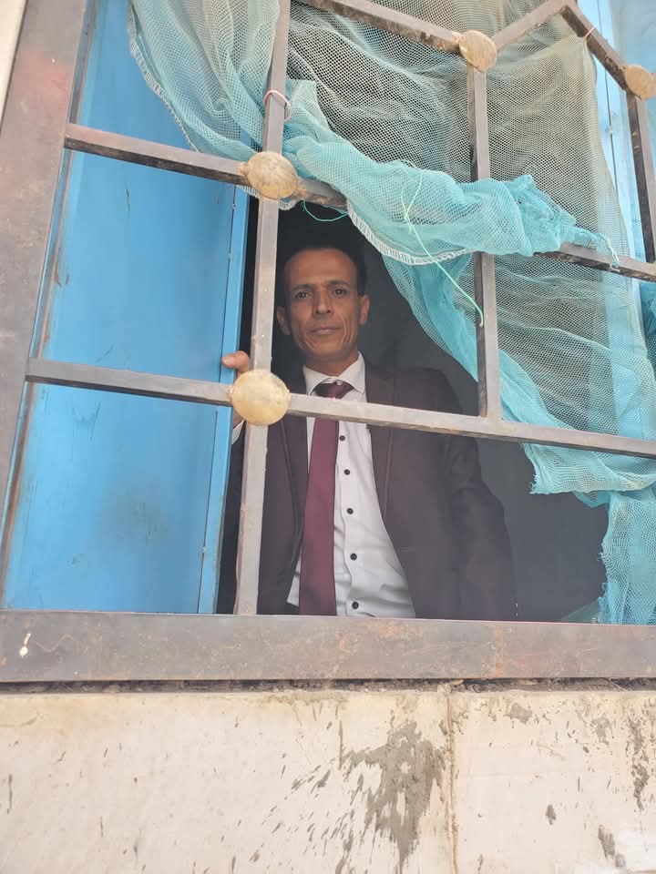 احتجاز محامٍ داخل محكمة في إب لمطالبته الدفاع عن موكله