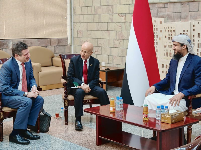 المحرّمي يبحث مع السفير الأمريكي المستجدات اليمنية