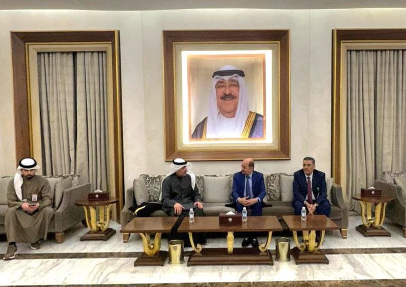 وزير الخارجية اليمني يصل الكويت ويشيد ببصماتهم الإنسانية