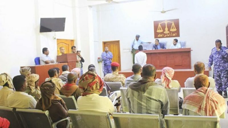 المكلا: المحكمة العسكرية تصدر حكمًا بالإعدام في قضية قتل جندي وتستمع لأقوال المتهم في قضية أخرى