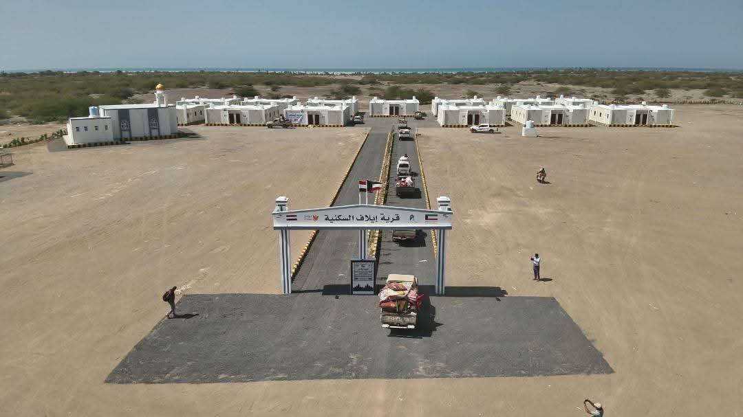 بتمويل كويتي.. افتتاح قرية سكنية للنازحين في تعز