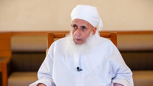 مفتي عُمان يدعو الدول الإسلامية وأحرار العالم لدعم إعادة إعمار غزة والضفة الغربية