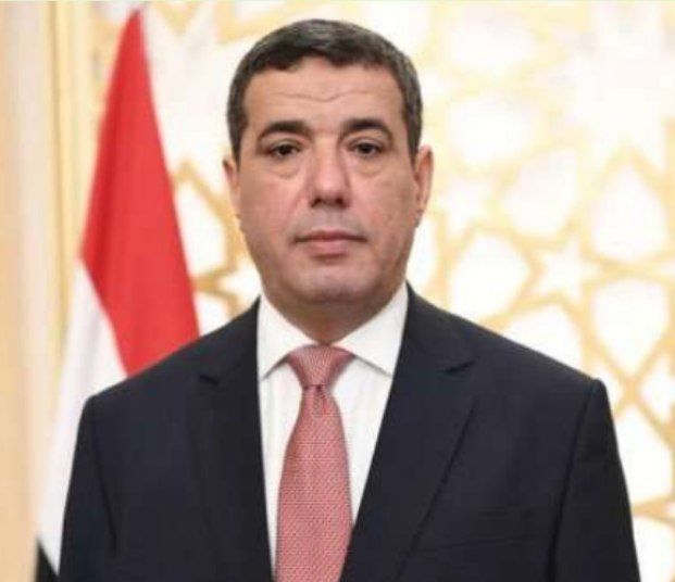 السفير اليمني لدى قطر يزور معسكر منتخب الشباب ويشيد بالتحضيرات