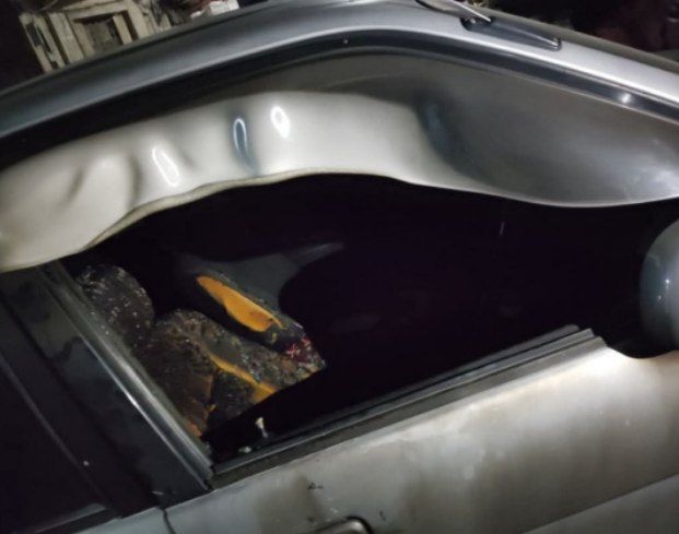 مجهولون يضرمون النار في سيارة ناشط بمحافظة تعز