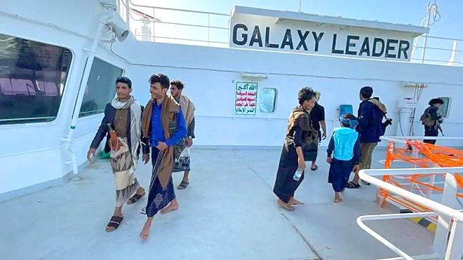 الحوثيون يفرجون عن طاقم السفينة الأمريكية “جلاكسي ليدر” بعد أكثر من عام من الاحتجاز