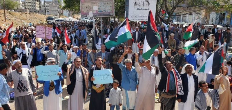 تعز.. الآلاف يتظاهرون رفضًا لمخطط تهجير أهالي غزة
