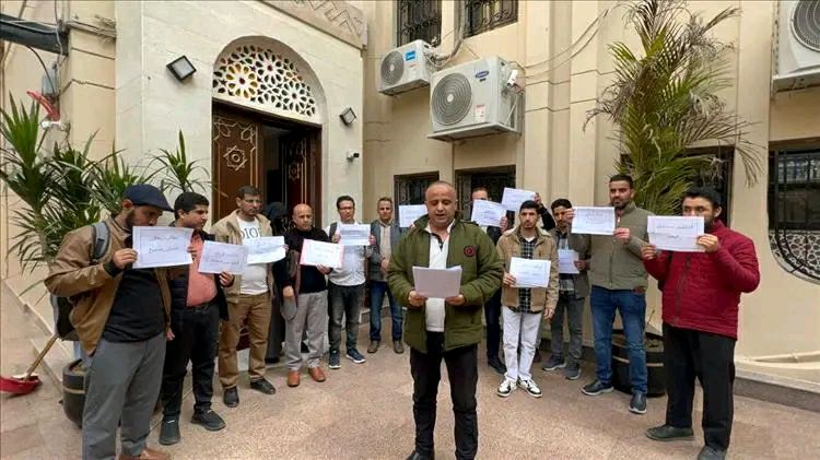 طلاب اليمن في مصر يطالبون الحكومة والرئاسي بصرف مستحقاتهم المالية المتأخرة