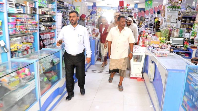 المهرة ..بعد رصد حالات استغلال للمحتاجين توجيهات صارمة بمنع بيع المساعدات الإغاثية في المحلات التجارية