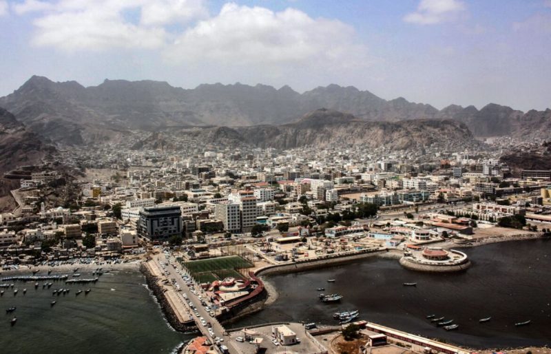 صندوق الطرق بعدن يتهم مديره المالي بـ”تحويل الخزينة إلى صندوق هدايا ومساعدات”