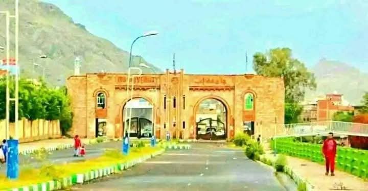 حراسة جامعة إب تعتدي بعنف مفرط على طالب في كلية الطب