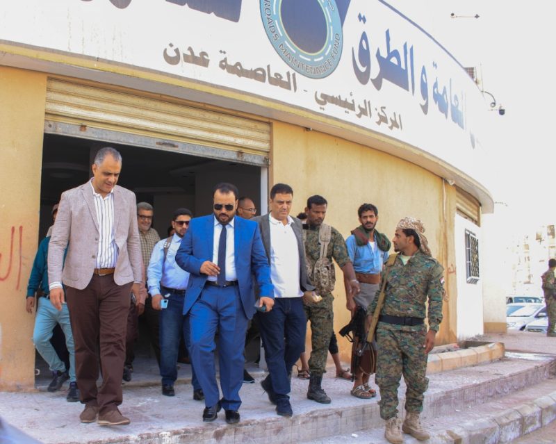 وثيقة مسربة تفجر غضباً: صندوق صيانة الطرق يخصص “ملايين الريالات” مكافآت لأعضائه في خضم الأزمة الاقتصادية