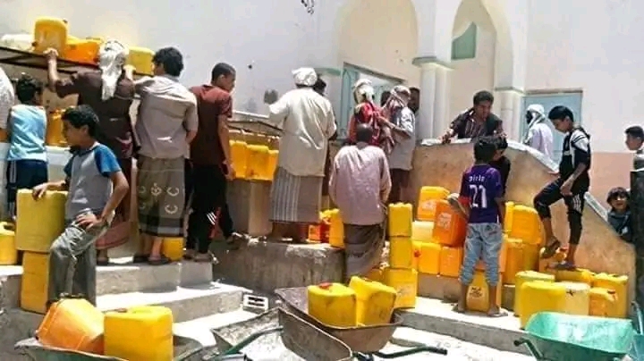 عتق تغرق في أزمة مياه خانقة وسط تذمر شعبي وتجاهل سلطة ابن الوزير..!