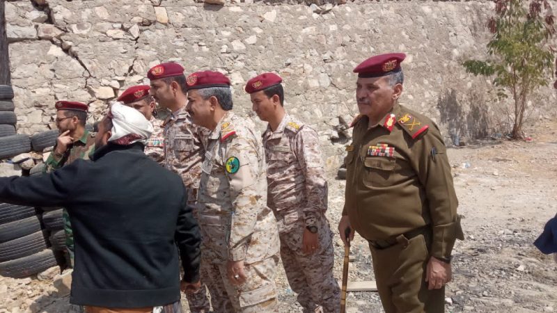 رئيس هيئة العمليات يزور جبهات تعز