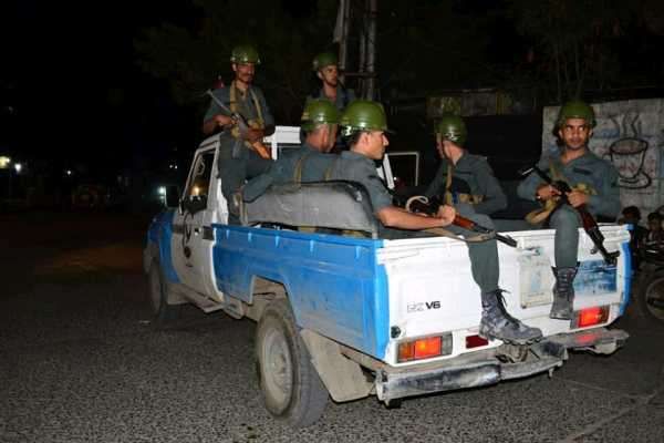 شرطة تعز تلقي القبض على متهم بإحراق منزل في يفرس