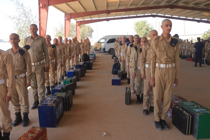 مأرب.. بن عزيز يطّلع على سير استقبال طلاب الدفعة 35 بكلية الطيران