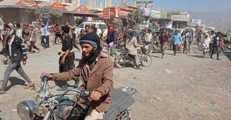 لليوم الثاني.. احتجاجات شعبية في الضالع ومليشيا الانتقالي تعتدي على متظاهرين وتعتقل صحفي